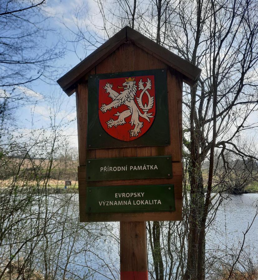 Penzion Zahrada Nad Rekou, Restaurace A Kavarna - Parkovani Gratis Zlata Koruna Bagian luar foto