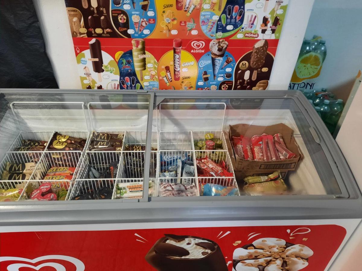 Penzion Zahrada Nad Rekou, Restaurace A Kavarna - Parkovani Gratis Zlata Koruna Bagian luar foto